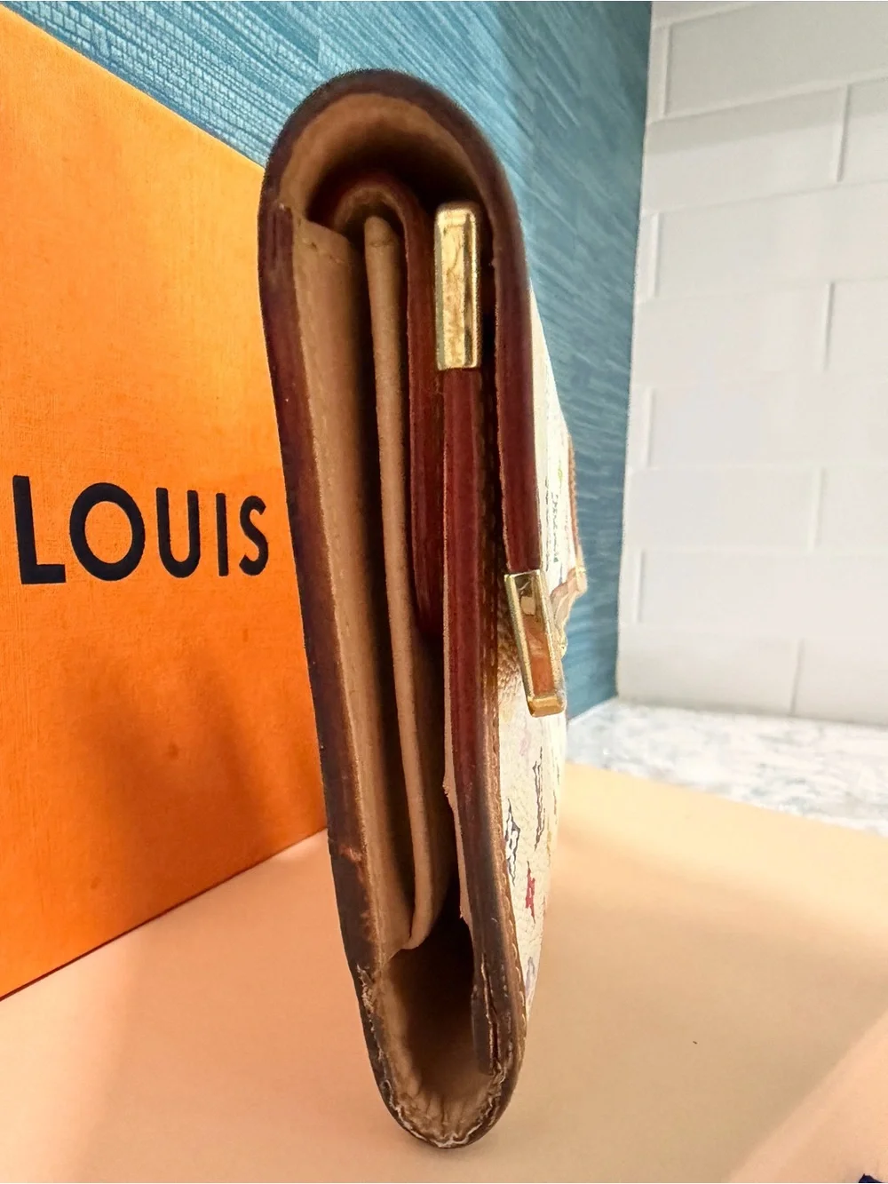 Louis Vuitton w/COA
Monogram Multicolore
International Wallet - Picture 3 of 16